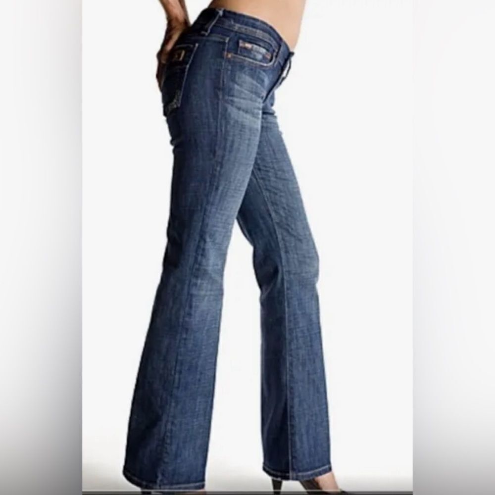 Joe’s Jeans Perry wash (dark rinse) bootcut button fly medium rise jeans. New 28